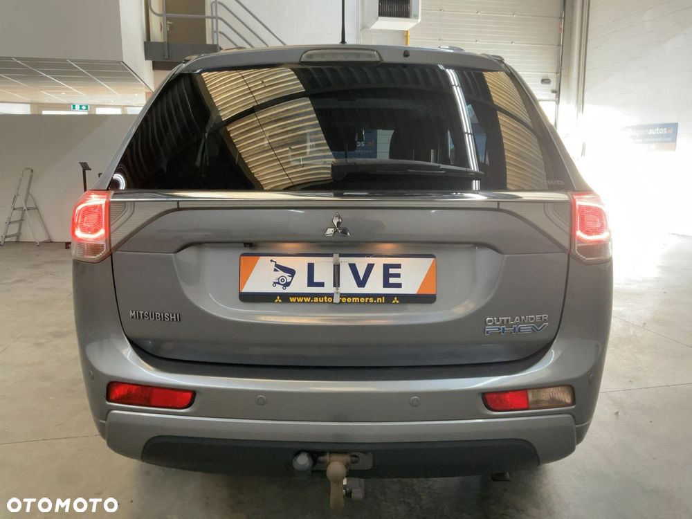 Mitsubishi Outlander 2.0 4WD Top - 13