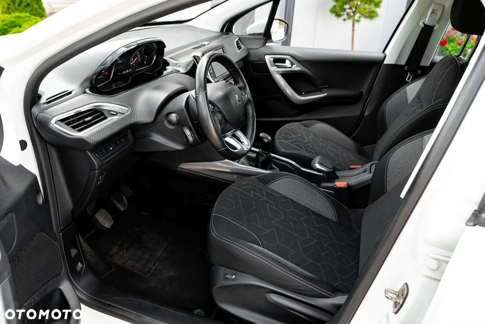 Peugeot 2008 1.6 BlueHDi Allure S&S - 16
