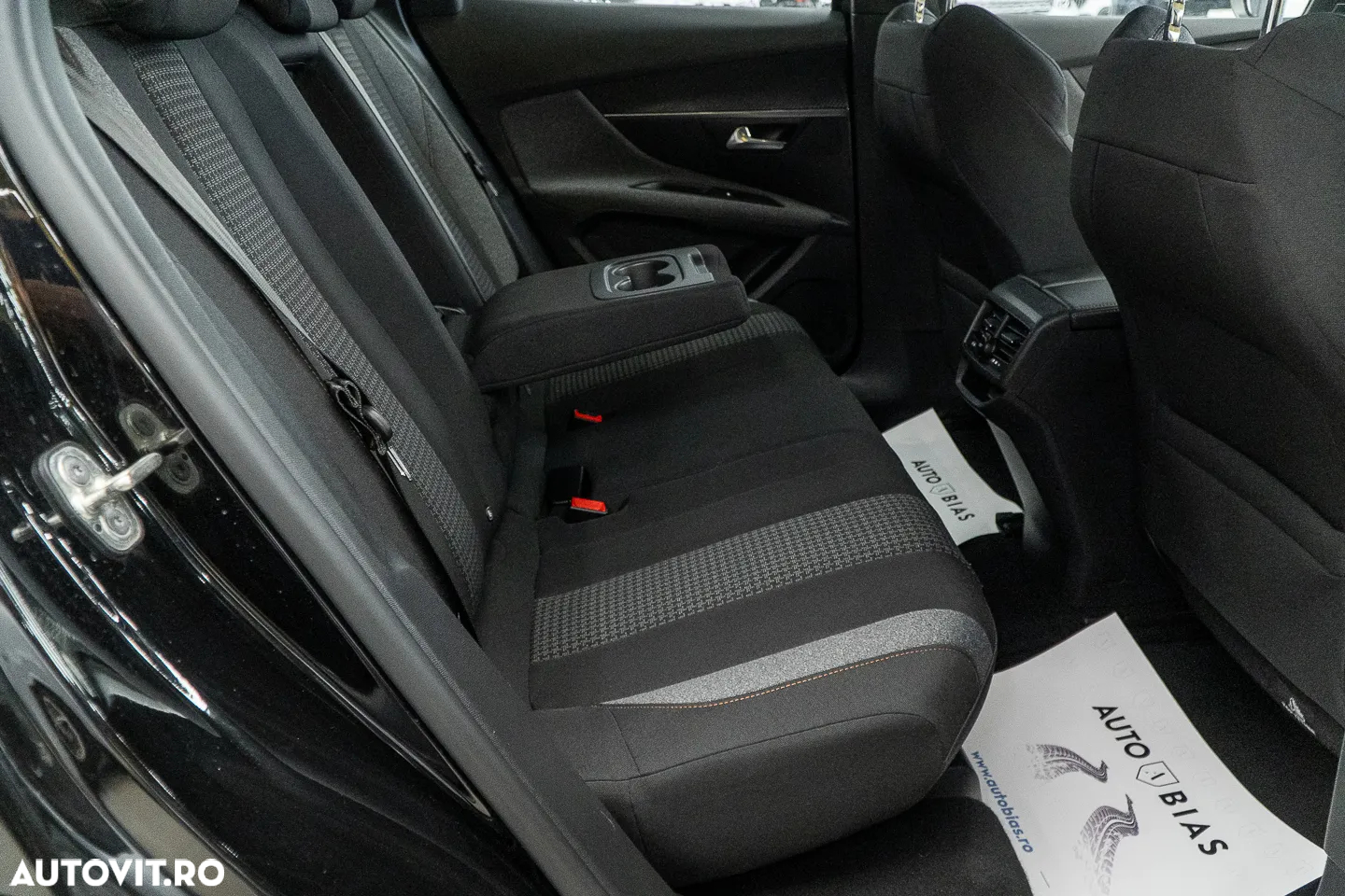 Peugeot 3008 PureTech 130 Stop & Start GPF EAT8 Allure - 9