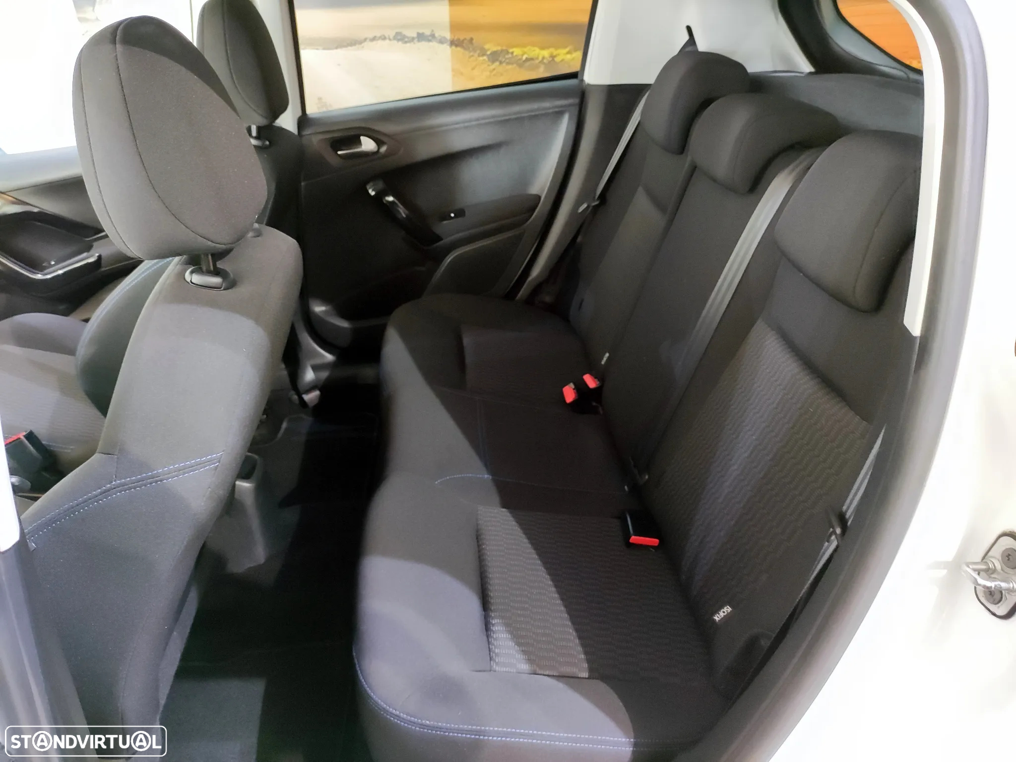 Peugeot 208 PureTech 82 Stop & Start Signature - 21