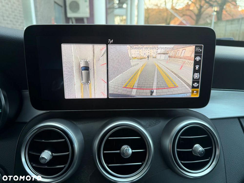 Mercedes-Benz Klasa C 200 9G-TRONIC AMG Line - 23