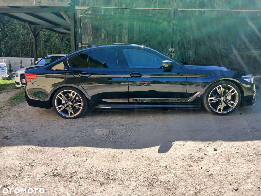 BMW Seria 5 M550i xDrive sport - 13