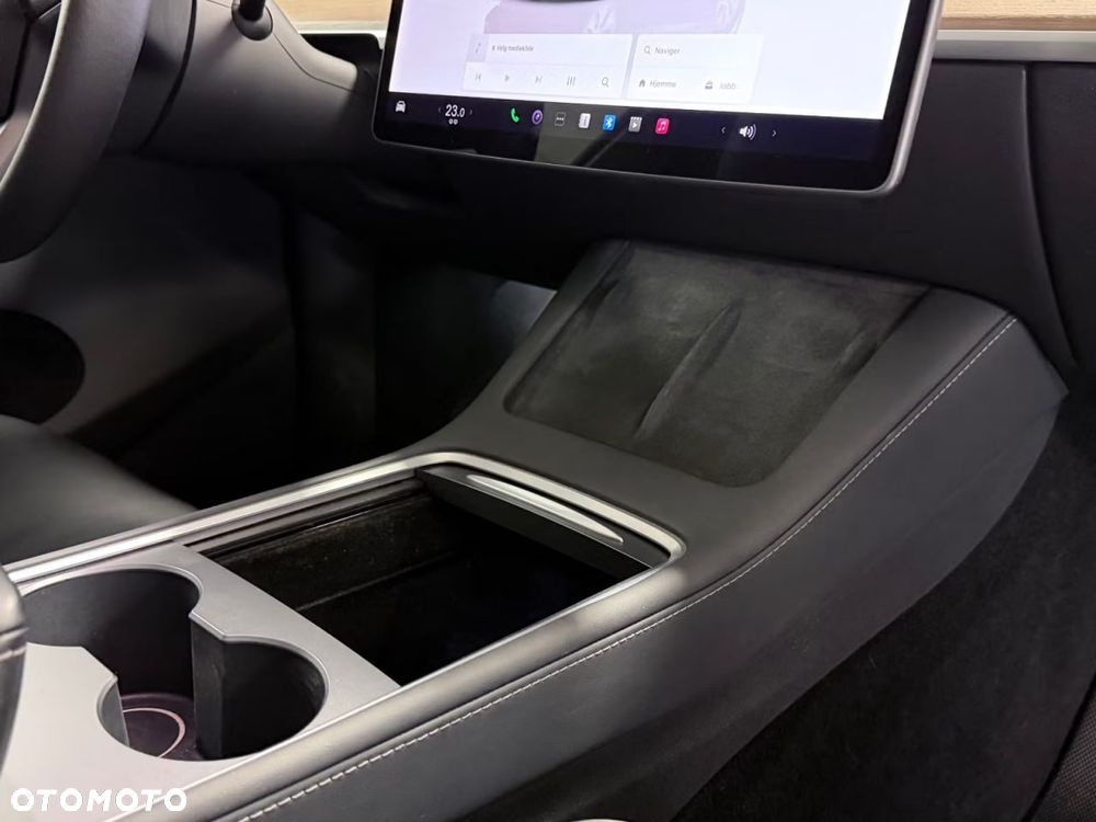 Tesla Model Y Long Range Dual Motor AWD - 10