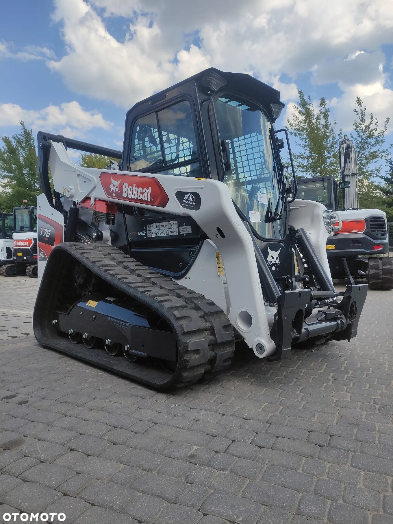Bobcat T76 - 13