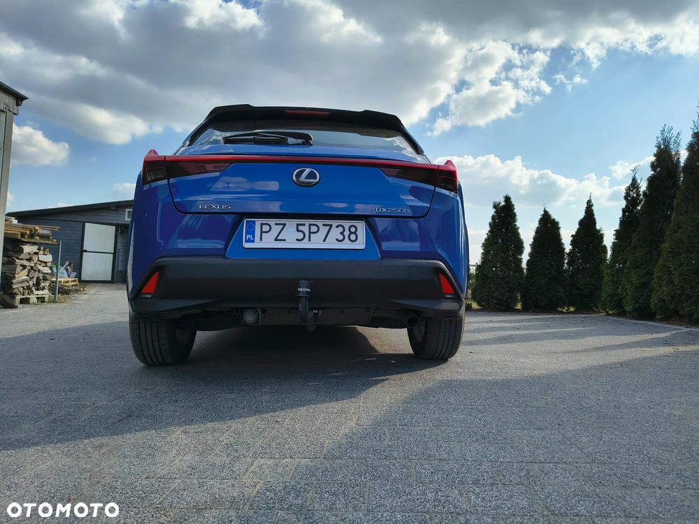 Lexus UX - 4