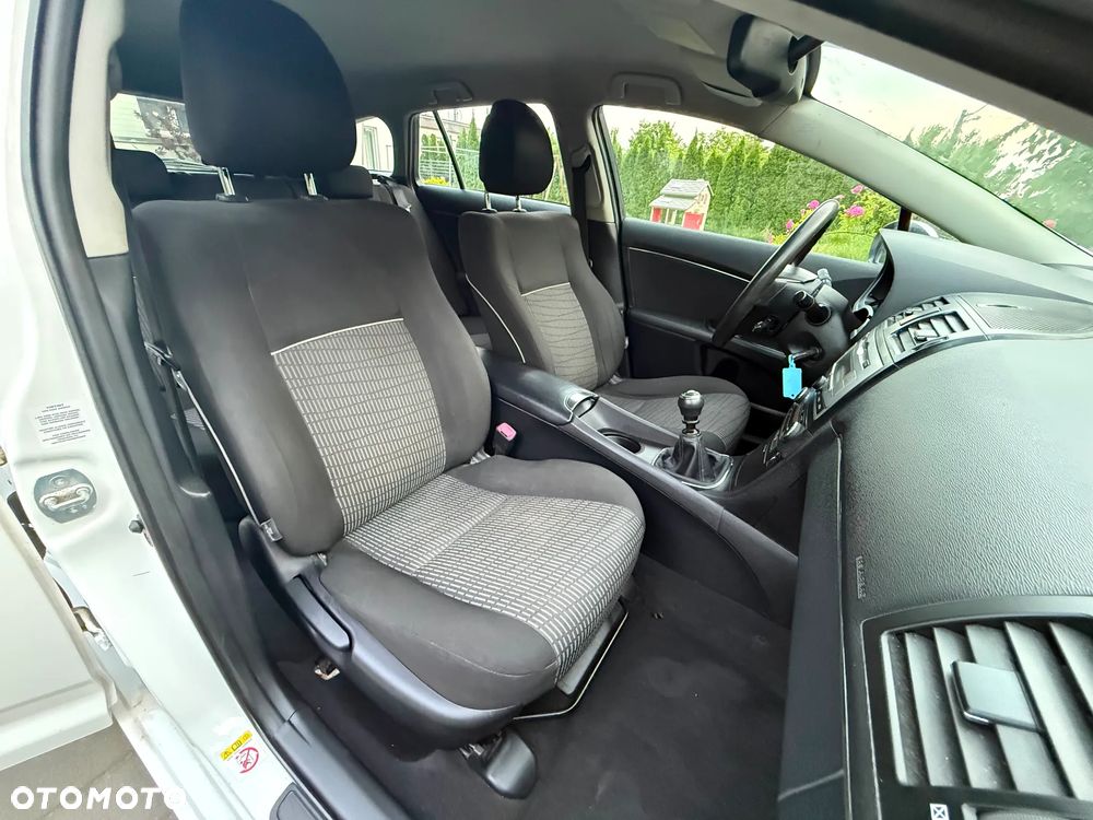 Toyota Avensis - 13