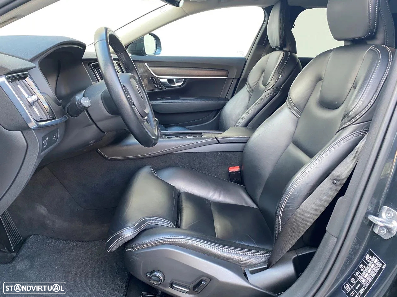 Volvo V90 Cross Country 2.0 D4 Pro AWD Geartronic - 4