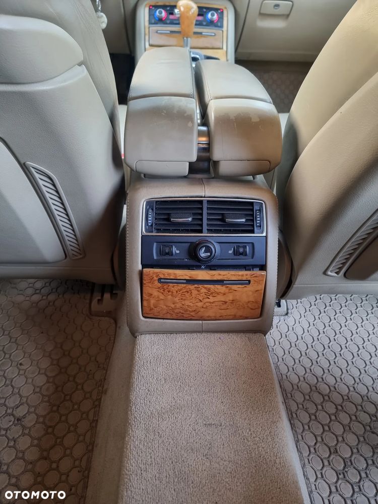 Audi A8 4.2 L Quattro - 23