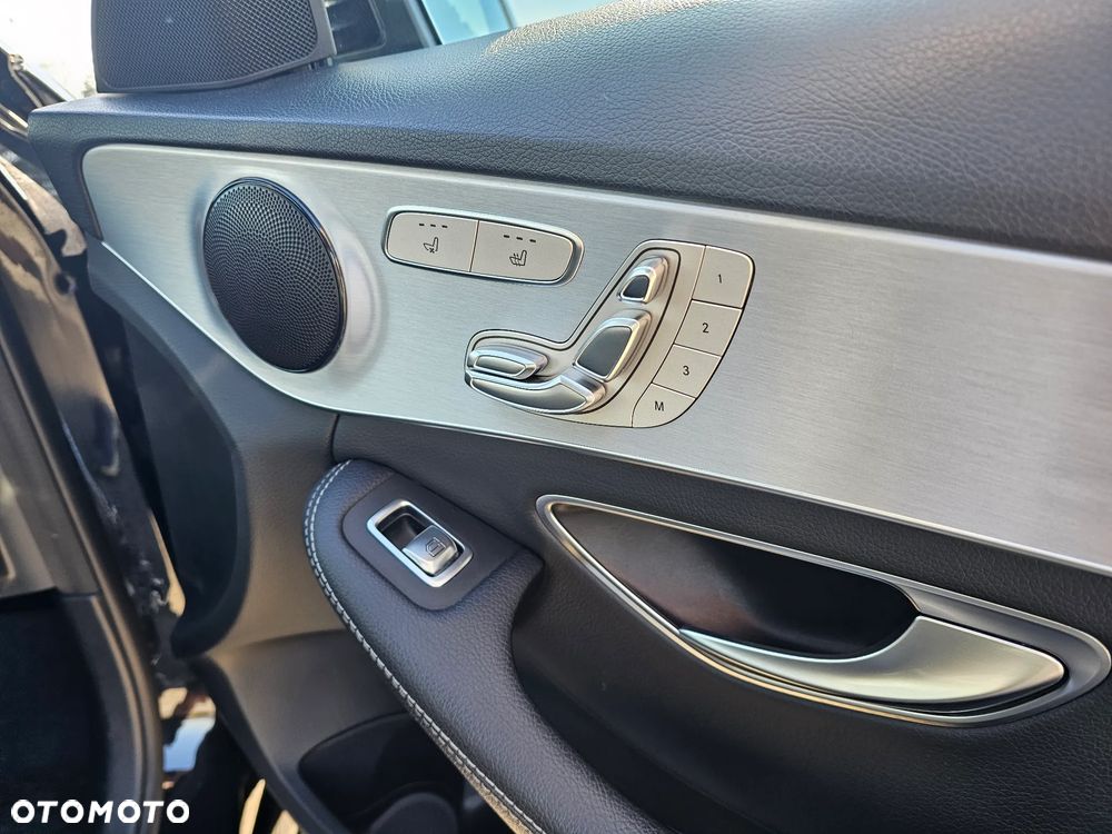 Mercedes-Benz Klasa C 300 d 4MATIC 9G-TRONIC - 19