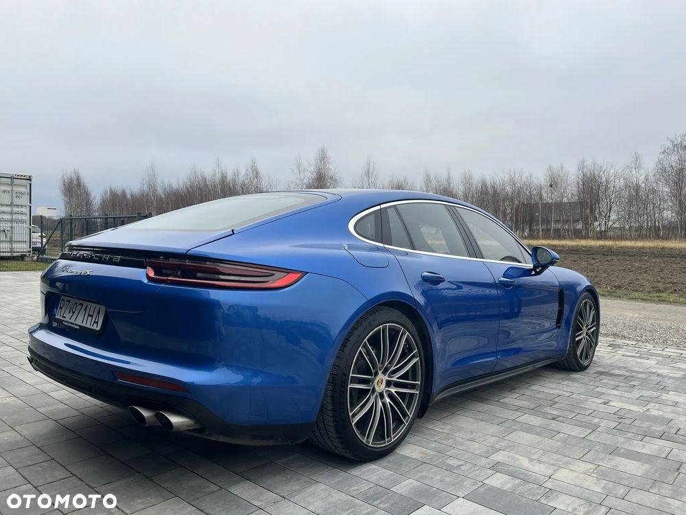Porsche Panamera 4S - 9