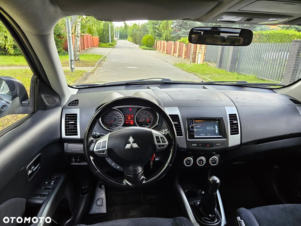 Mitsubishi Outlander - 34
