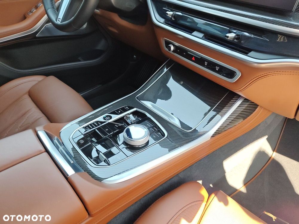 BMW X7 - 26