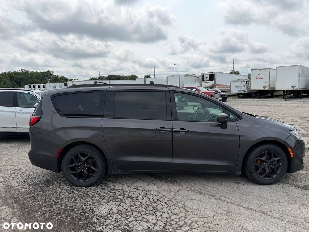 Chrysler Pacifica - 9