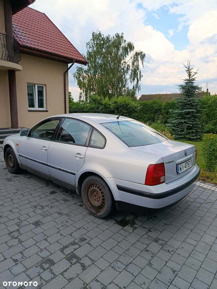 Volkswagen Passat - 4