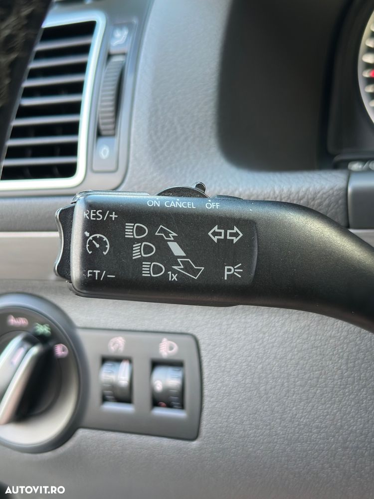 Volkswagen Touran 1.6 TDI DPF BlueMotion Technology Comfortline - 12