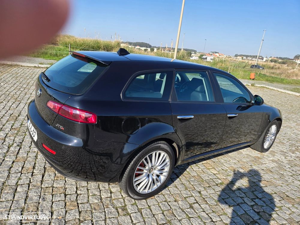 Alfa Romeo 159 Sportwagon 2.0 JTDm Distinctive - 1