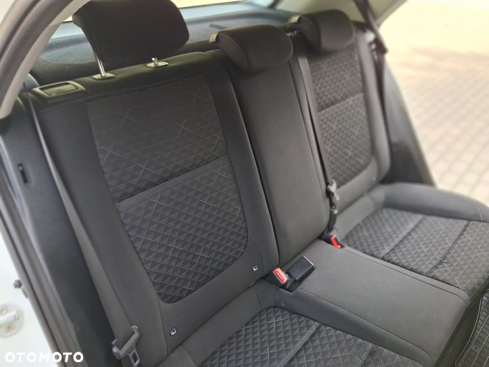 Kia Rio - 21