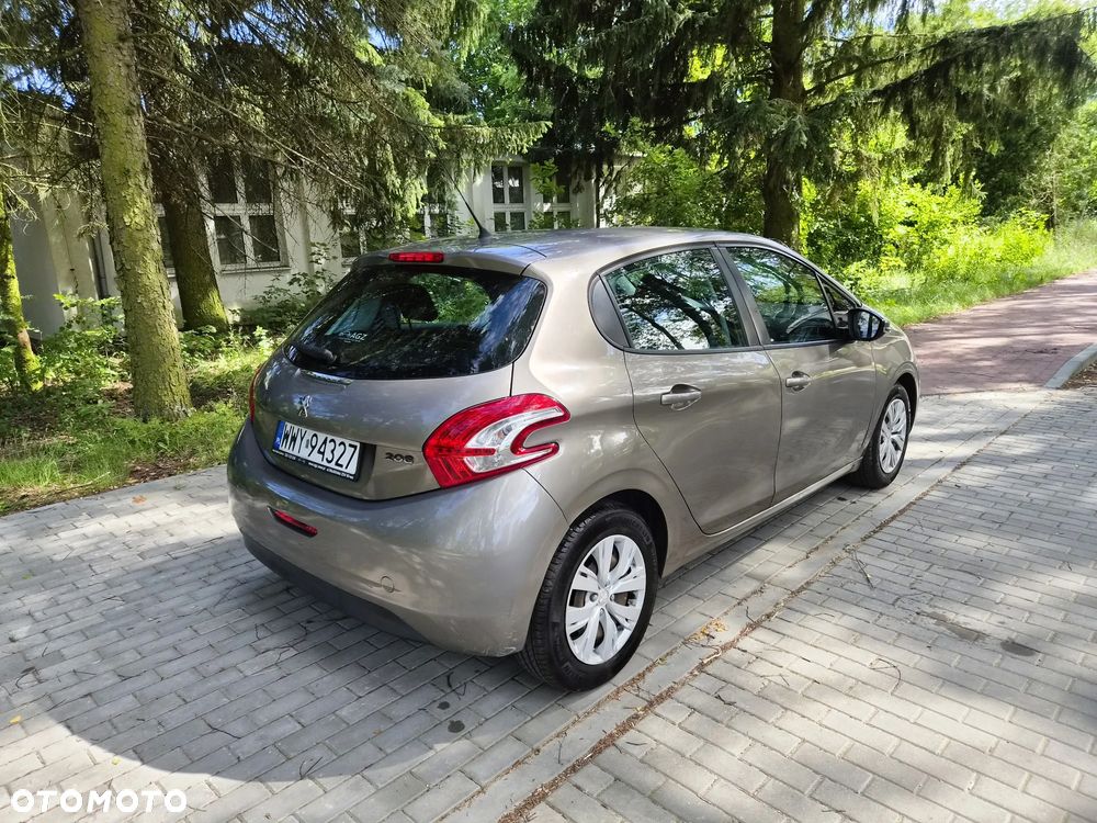 Peugeot 208 - 4