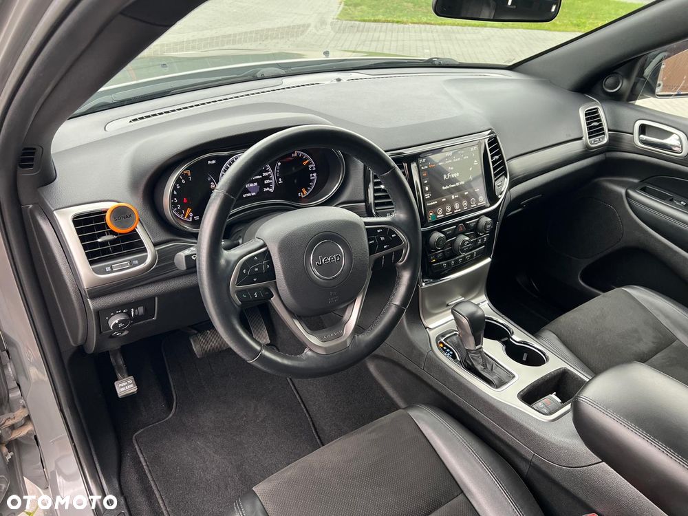 Jeep Grand Cherokee - 21