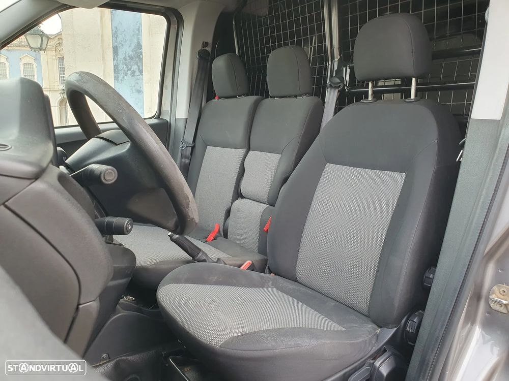 Fiat DOBLO MULTIJET 3 LUGARES A/C - 19