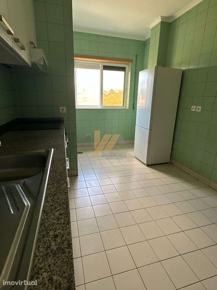 Apartamento T2 de duas frentes com garagem e elevador - Grande imagem: 5/14