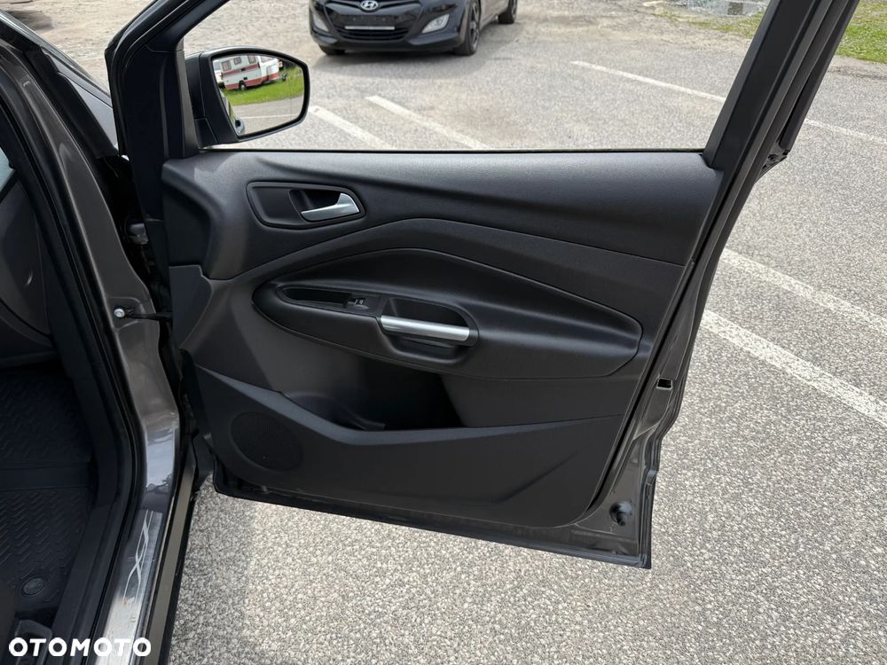 Ford Kuga 1.5 EcoBoost 2x4 Titanium - 25