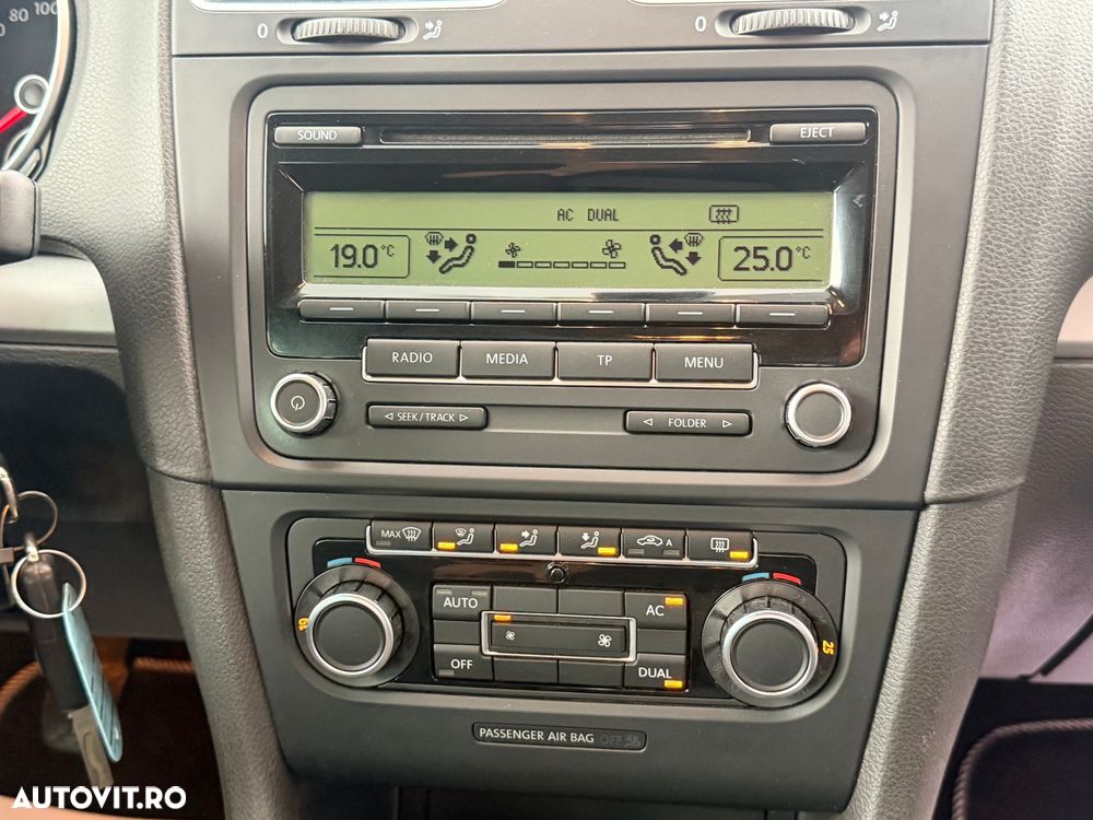 Volkswagen Golf - 22