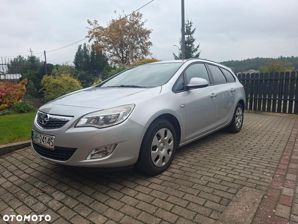 Opel Astra 2011 photo 2