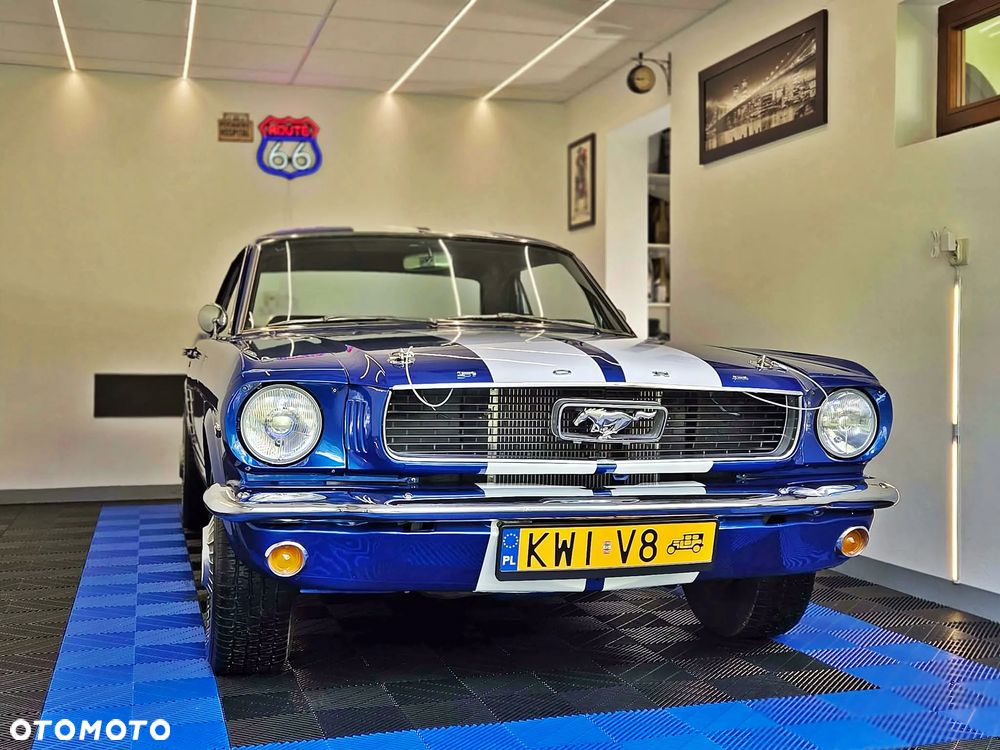 Ford Mustang - 1