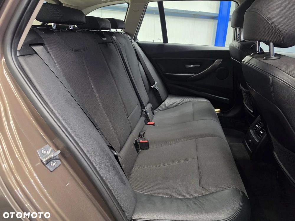 BMW Seria 3 318d Modern Line - 30