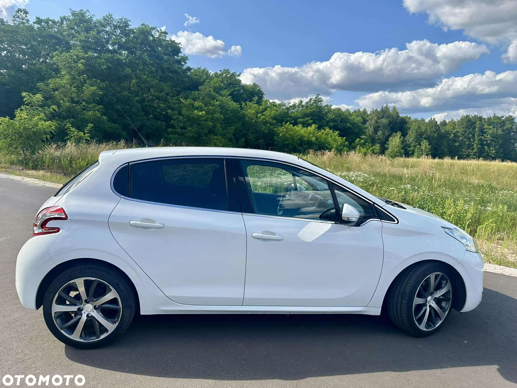 Peugeot 208 - 11