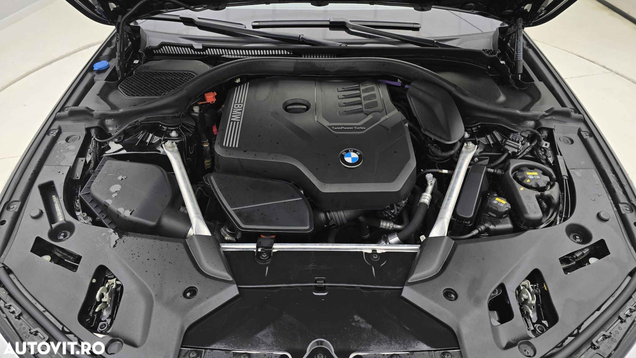 BMW Seria 5 520i AT MHEV - 24