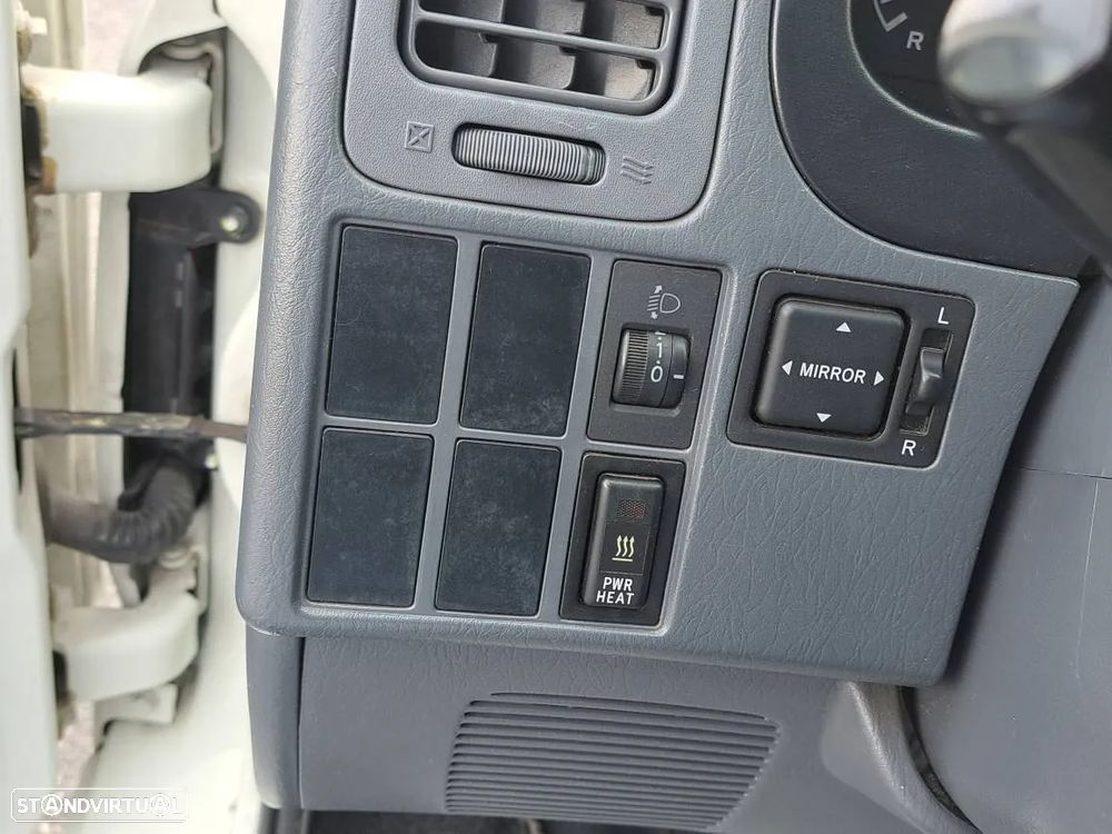 Toyota HiAce 2.5 D-4D Service 2.8T AC - 27