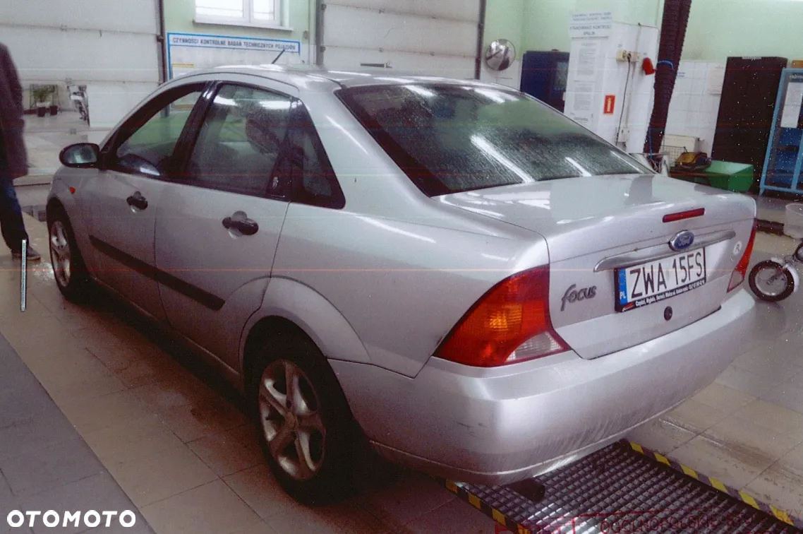 Ford Focus 2.0 Ghia - 3