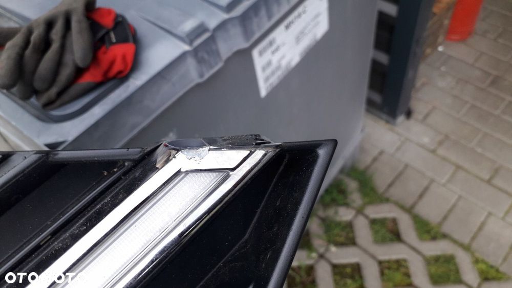 grill T-Roc 2GA R line podświetlany atrapa led 2GA 853 653H - 3