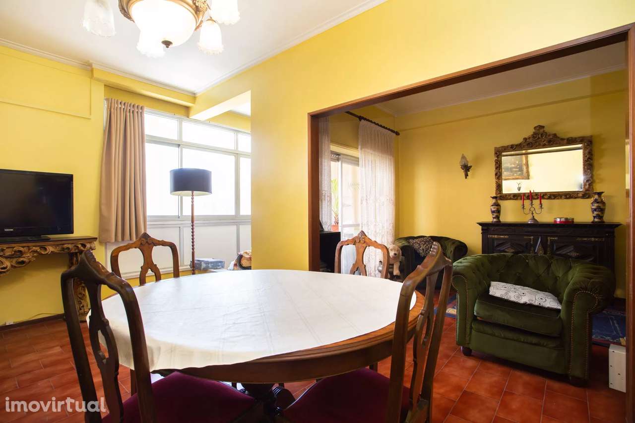 Apartamento T4 na Av. Bombeiros Voluntários de Algés - Grande imagem: 2/26