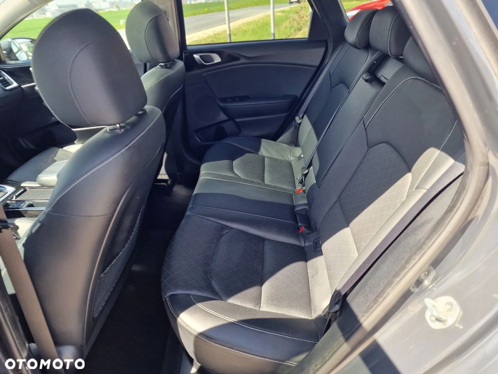 Kia Ceed 1.6 CRDi Eco-Dynamics+ (48V Mild-Hybrid) DCT7 Platinum Edition - 30