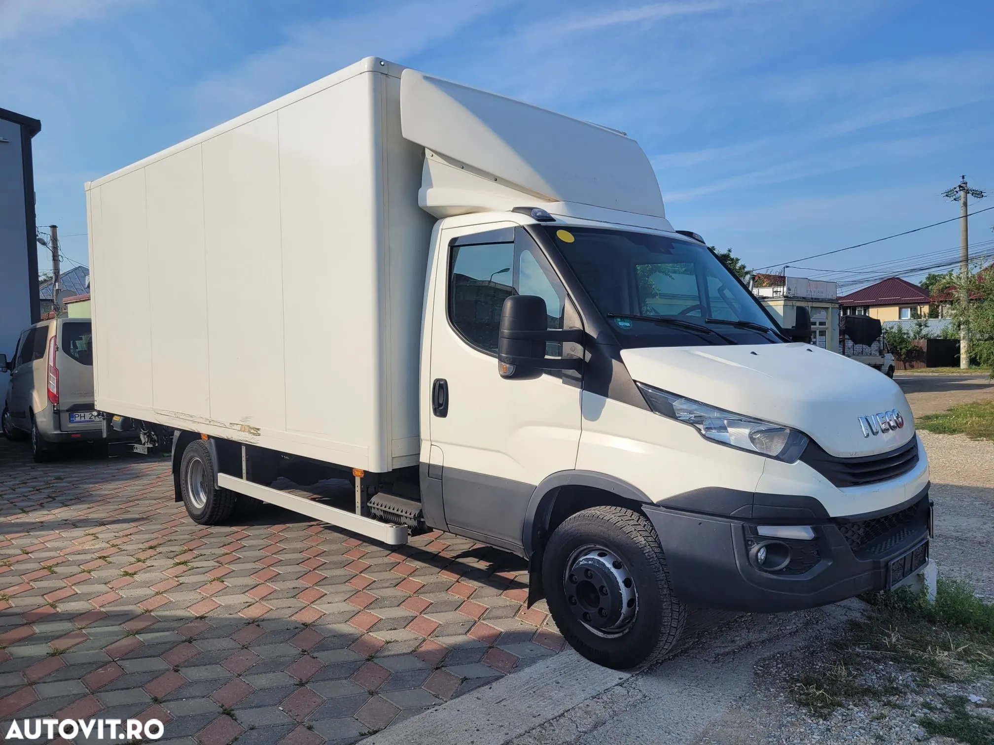 Iveco DAILY 72-180  cu box si lift , 7.2 to, import , posibilitate leasing - 7