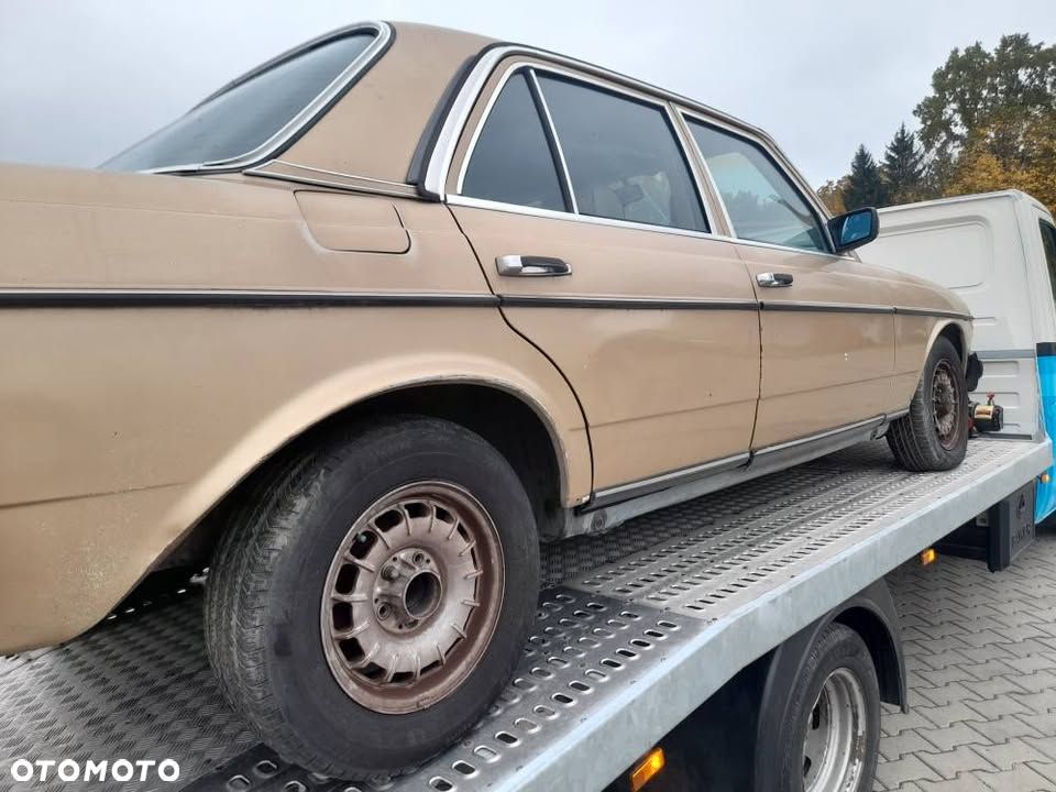 Mercedes-Benz W123 1985 photo 3