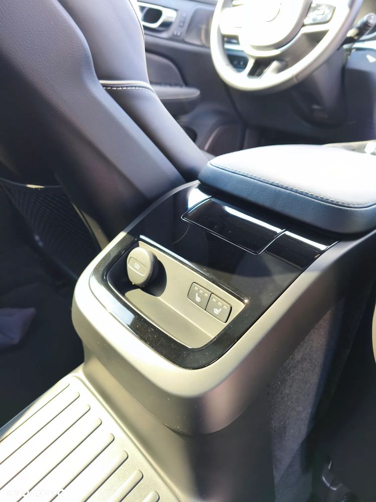 Volvo V60 T8 AWD Plus Dark - 23