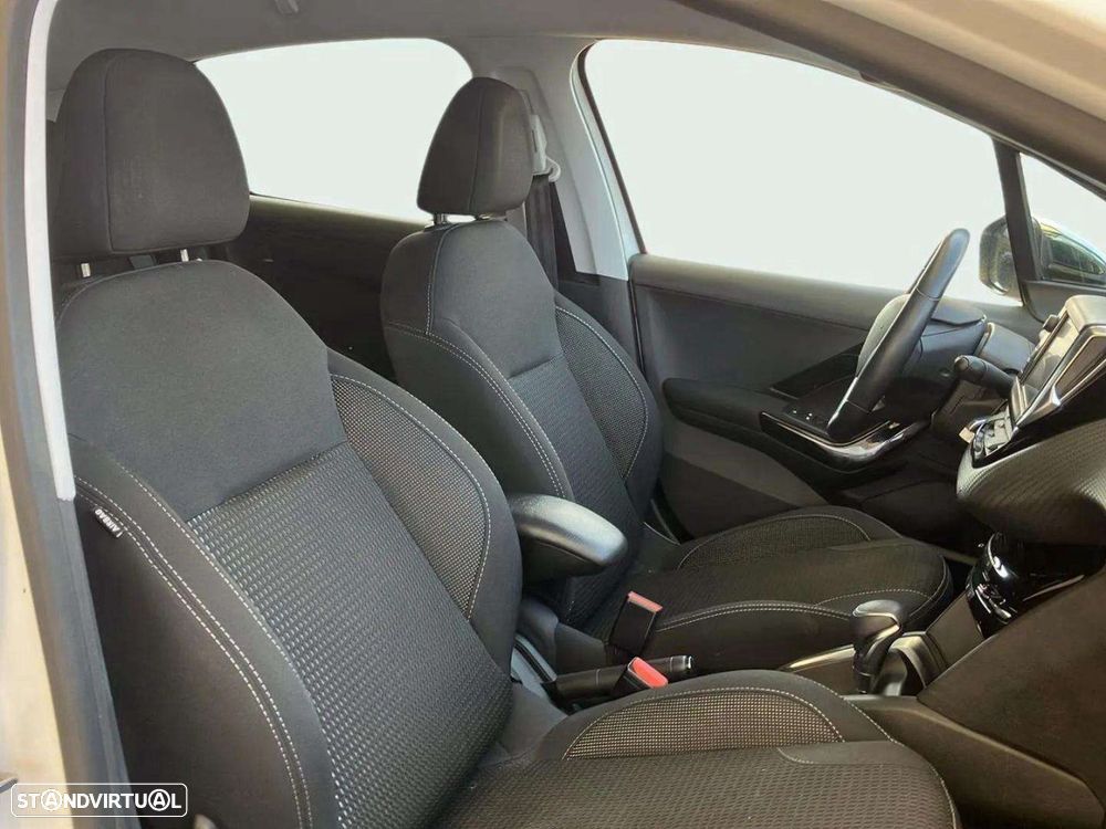 Peugeot 208 1.2 PureTech Allure EAT6 - 14