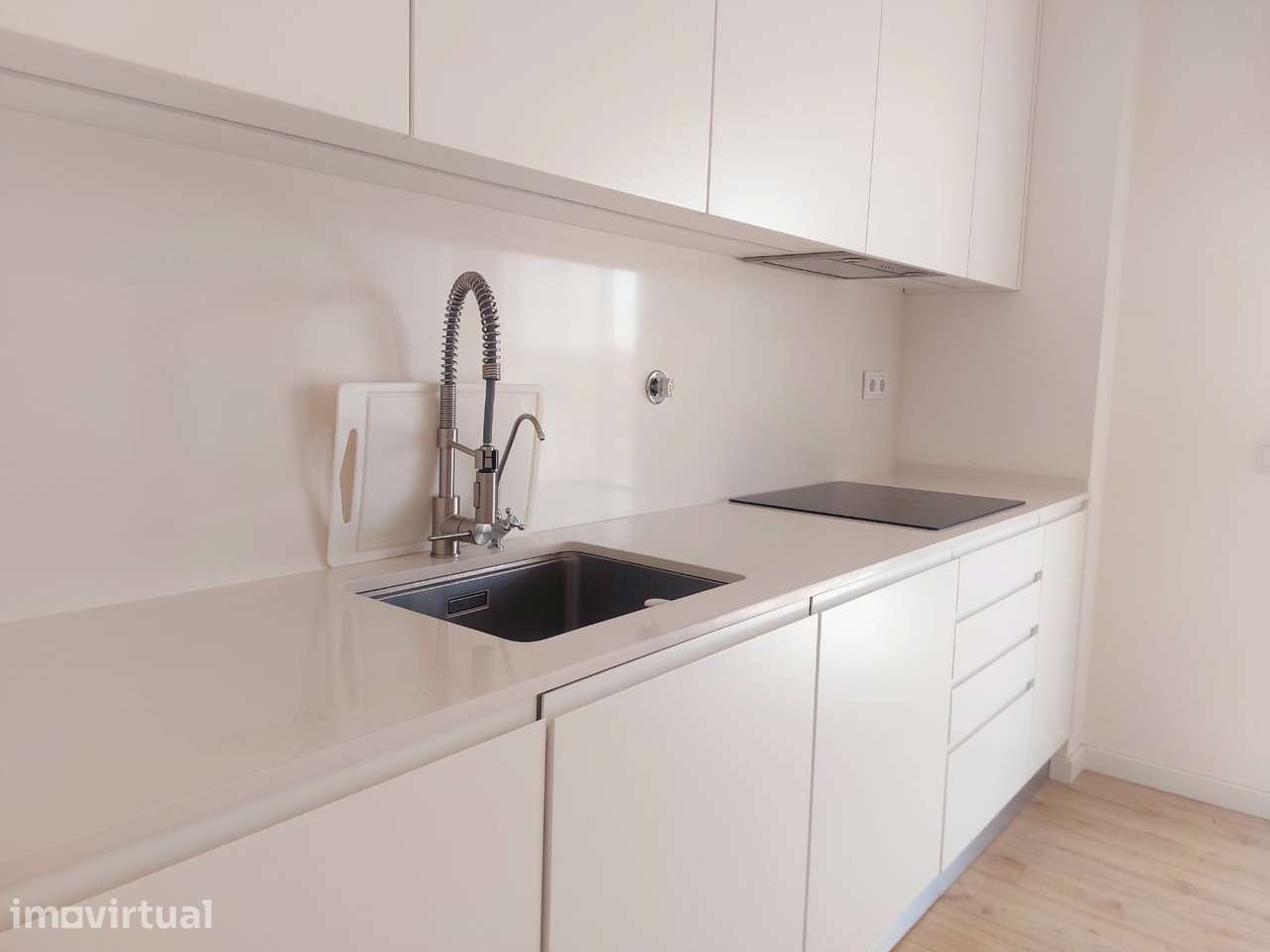Apartamento T2 semi-novo - Grande imagem: 2/26