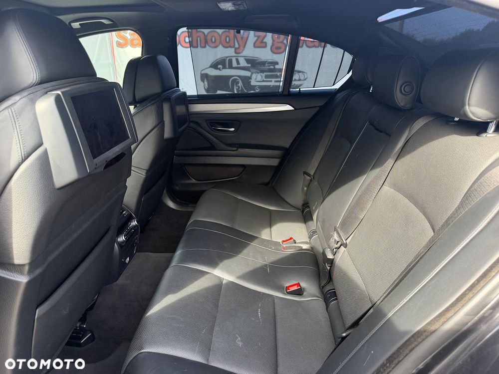BMW Seria 5 550i xDrive - 27