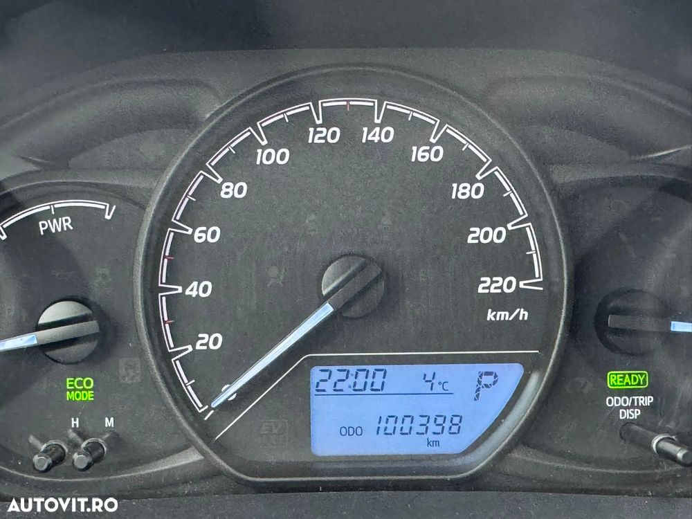 Toyota Yaris 1.5 VVT-i HSD Dynamic Bi-tone - 12