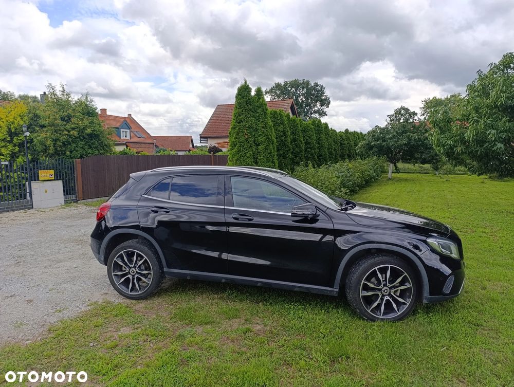 Mercedes-Benz GLA 200 7G-DCT - 13