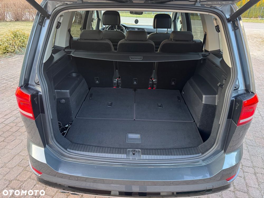 Volkswagen Touran - 27