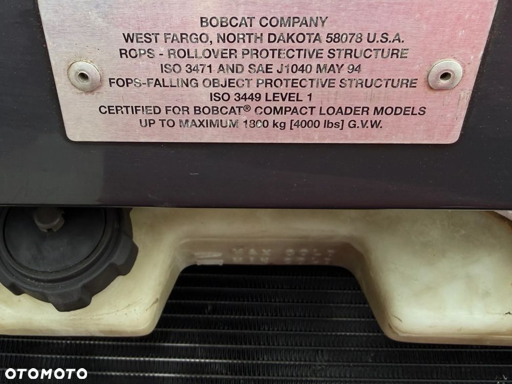 Bobcat S70 Mini-ładowarka 4x4 wózek terenowy. Łyżka! Wyjścia Hydrauliczne pod urządzenia z przodu! 2018 rok prod. 564 MTG. aktualne serwisy DEKRA. Dokumentacja. silnik Kubota 3cyl. Maszyna Jak Nowa z Salonu! Pochodzi z Norweskiego Gospodarstwa! Zero luzów i wycieków. Bardzo mocna i wydajna maszyna o małych gabarytach! Wąska miesci się do najbardziej trudno dostępnych miejsc! Idealna do stajni. OKAZJA TANIO. Szybki i zwinny sprzęt potężna moc - 21