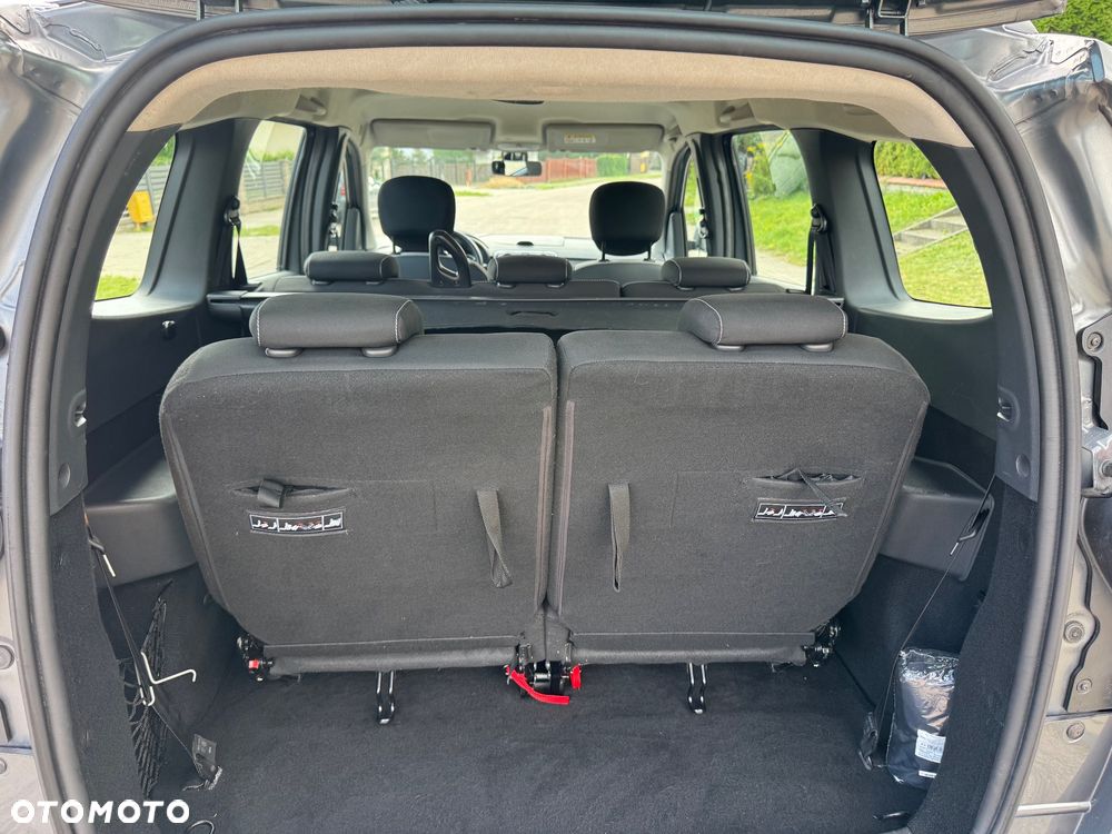 Dacia Lodgy dCi 110 Stepway Celebration - 19
