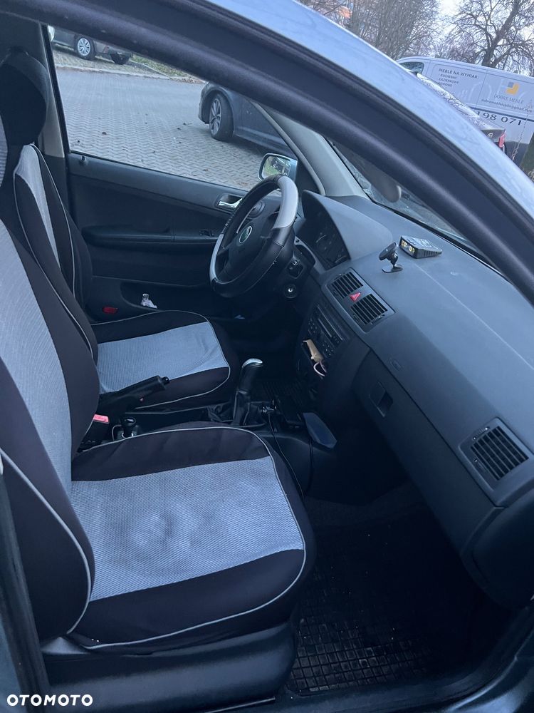 Skoda Fabia 1.4 16V Ambiente + - 31