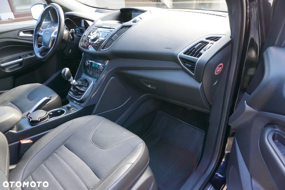 Ford Kuga 2.0 TDCi 2x4 Titanium - 16